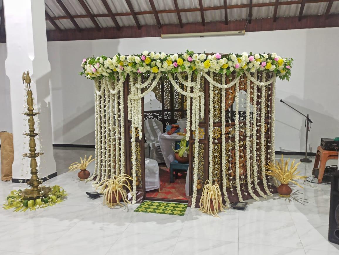 Carved Wood & Jasmine Pirith Mandapaya - Izumi Blossom