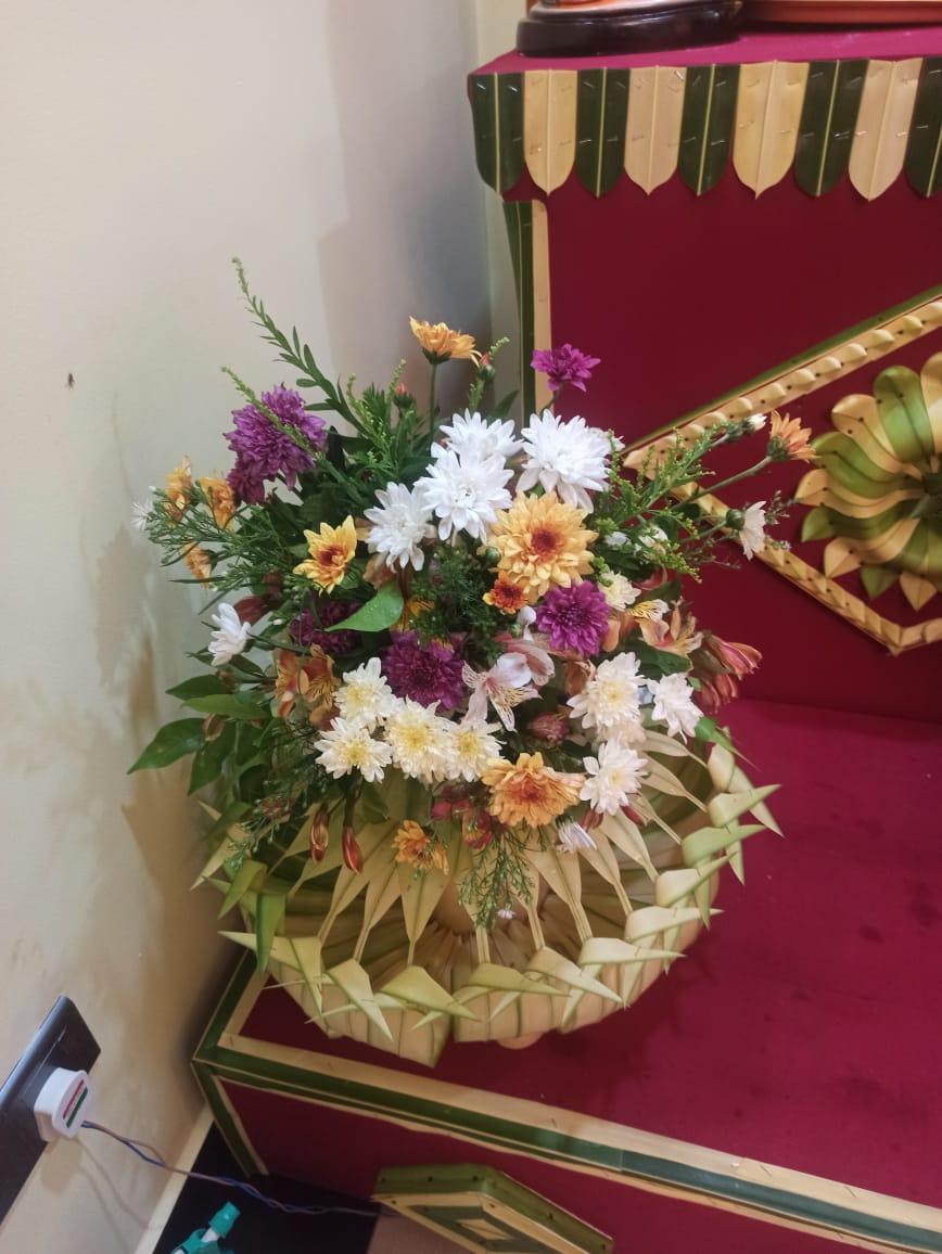Handwoven Gok Kola Basket & Chrysanthemum Arrangement - Izumi Blossom