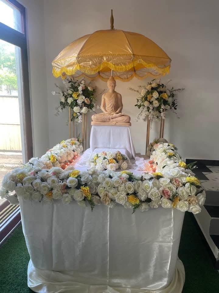 Golden Parasol & Ivory Rose Sacred Shrine - Izumi Blossom